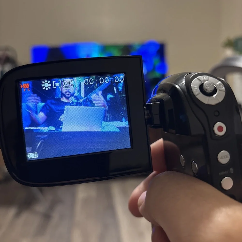 COBY SNAPP CAM4000 Digital Pocket Video Camcorder 3MP 2.4